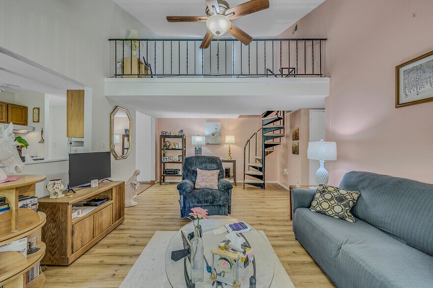 Living Room and Loft - 1112 Summit Pointe