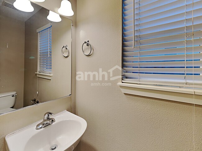 Building Photo - 847 NW 1st Ave