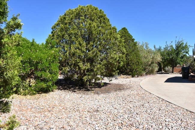 Building Photo - Great home in Mature Neighborhood