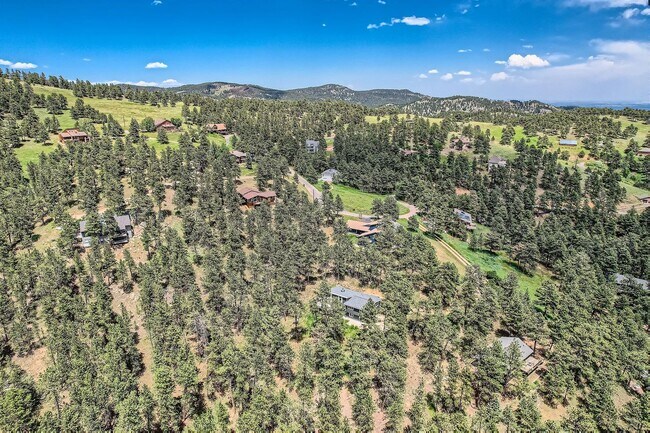 Building Photo - GORGEOUS 4BD/ 3BA MOUNTAIN HOME in Boulder, CO- Available 7/10/26!