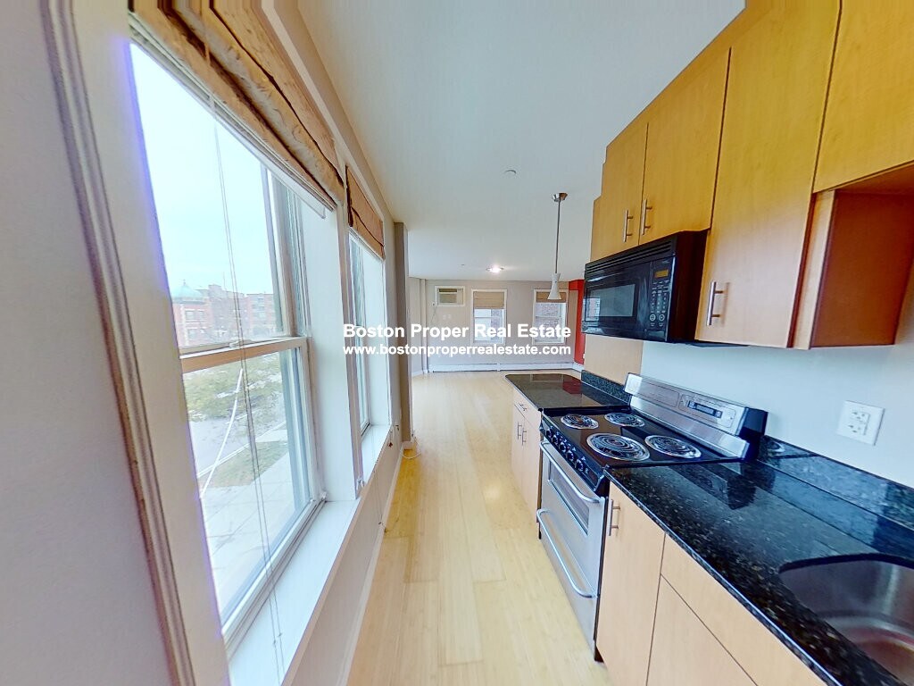 Building Photo - 461 Park Dr