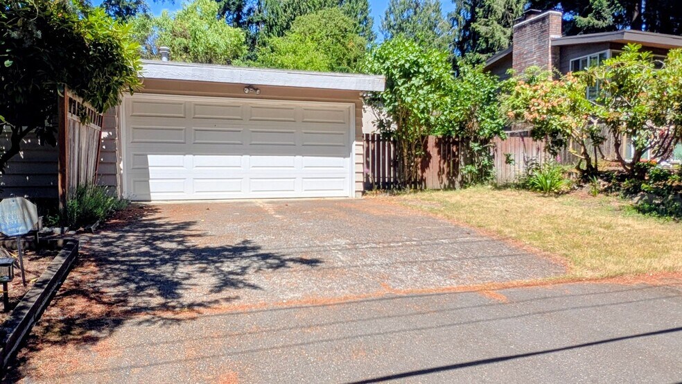 Building Photo - 704 N 163rd St