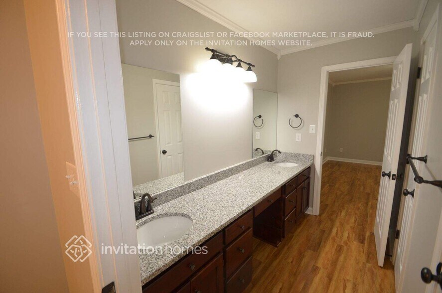 Building Photo - 3650 Farm Lake Dr SW