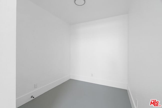 Building Photo - 558 Rose Ave