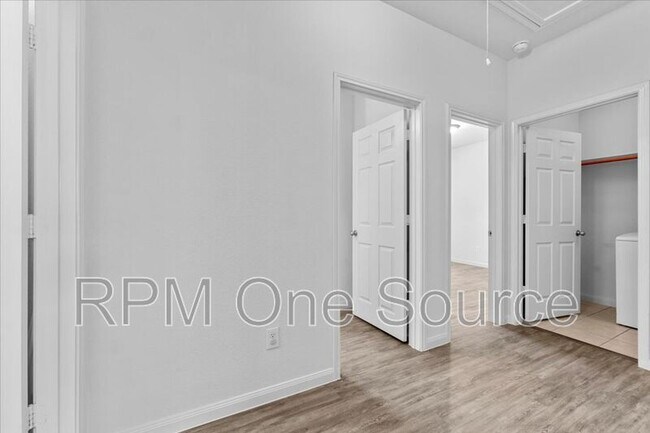 Building Photo - 113 Oriole Dr