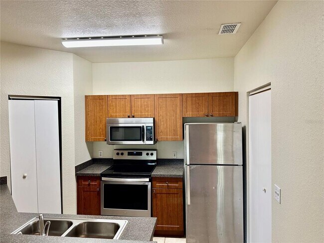 Building Photo - 2141 Portofino Pl