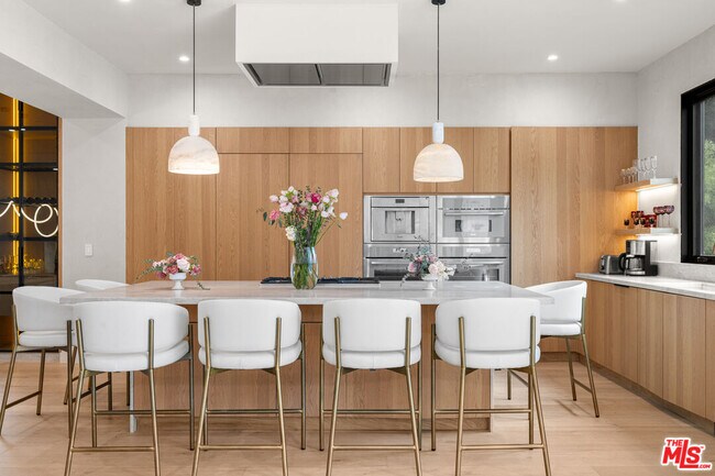 Building Photo - 4740 Sunnyslope Ave