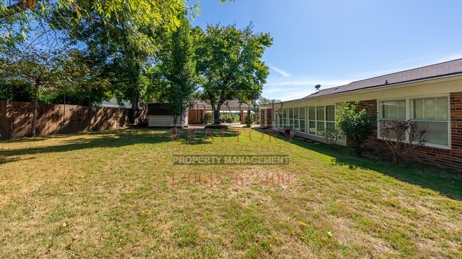 Building Photo - 2335 Nottingham Dr