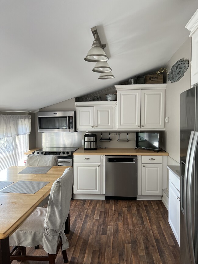 Eat In Kitchen - 2306 Old Welsh Rd
