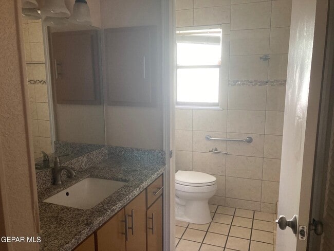 Building Photo - 10429 Birthstone Dr