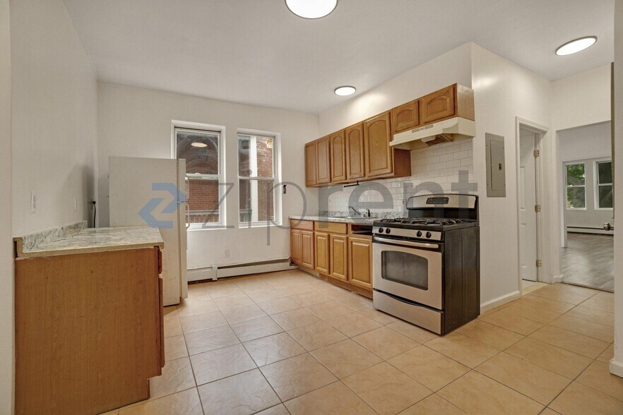 Building Photo - Unit 3R