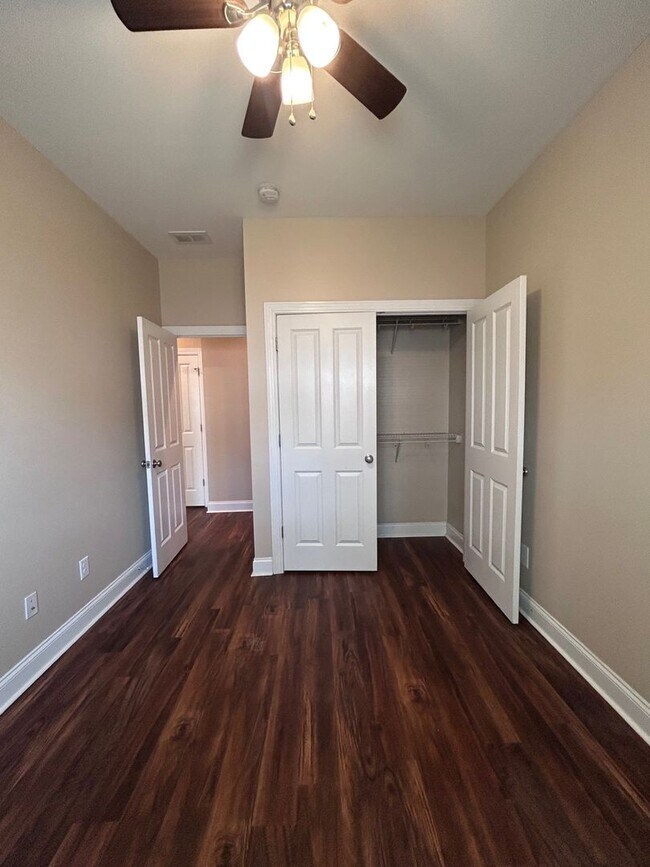Building Photo - Beautiful 3bed, 2bath Home in Park Circle
