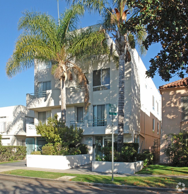 Building Photo - 1136 South Clark