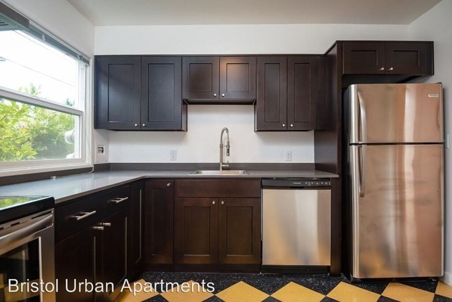 Building Photo - 3020 SE Waverleigh Blvd