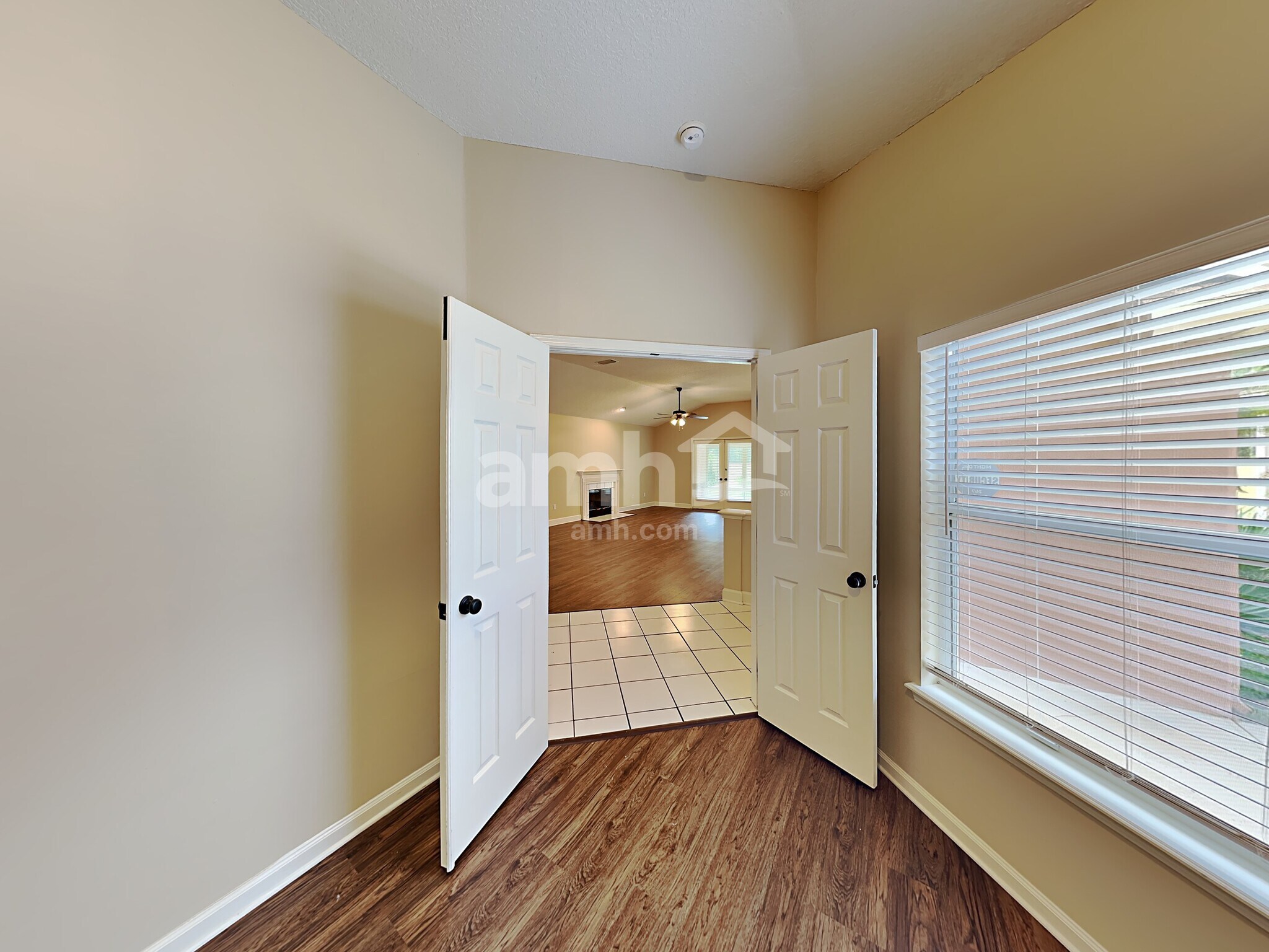 Building Photo - 805 Putters Green Way N