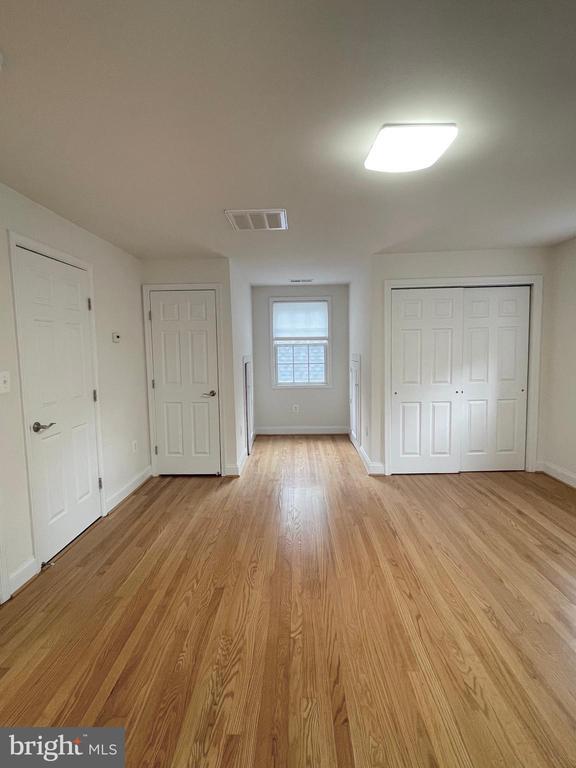 Building Photo - 9309 Main St