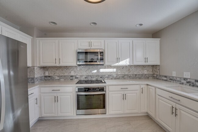 Building Photo - Beautiful 4 bed, 3.5 bath Home in Fort Collins Dakota Ridge Neighborhood