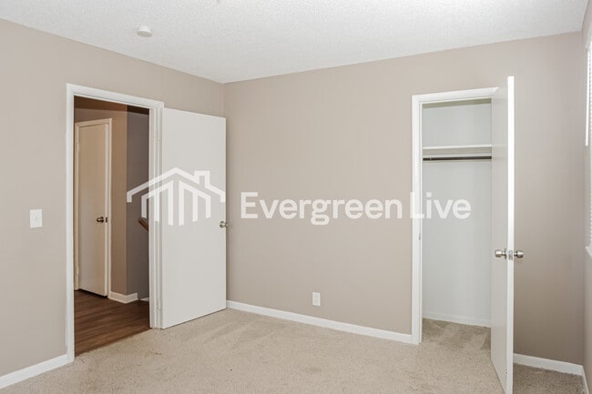 Building Photo - 3216 Teton Dr NW