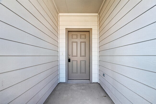 Building Photo - 14529 Lily Plns Dr