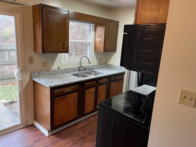 Building Photo - 240 Collier Dr