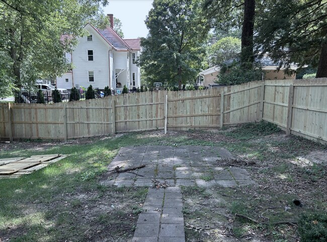 Building Photo - 726 Randle St