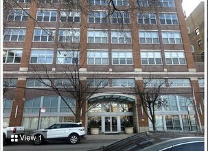 Building Photo - 933 W Van Buren St