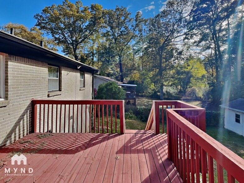 Building Photo - 6220 Leslie Dr