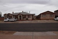 Building Photo - 405 W Oak St