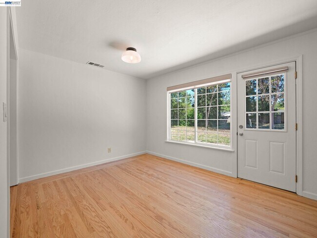 Building Photo - 72 Orchard Ct