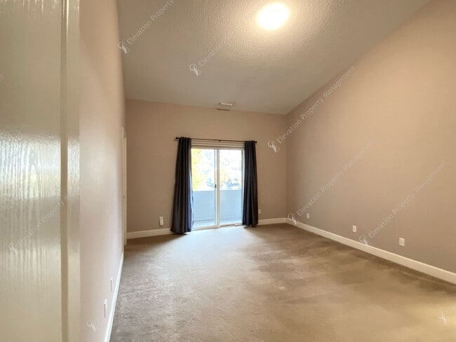 Building Photo - Single-level 3 BR-2BA Home in SE Bend