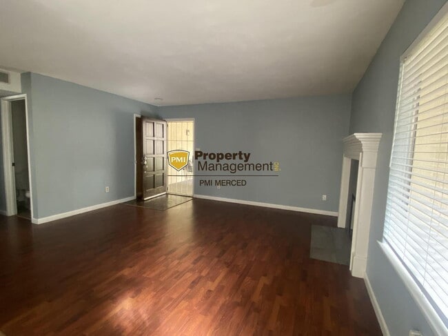 Building Photo - Coming Soon! 2 Bedroom Condo in Gated Community!