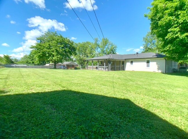 Building Photo - 427 Wayne Dr