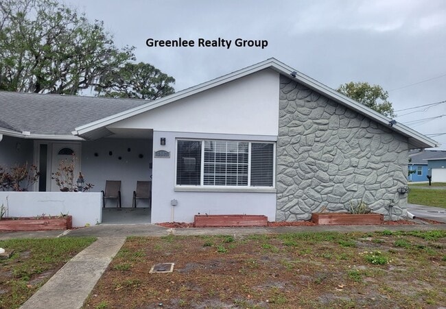 Building Photo - Walk to Downtown New Port Richey – Updated 2 Bed / 1 Bath Duplex!