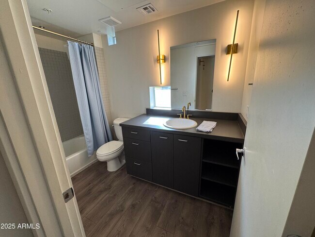 Building Photo - 1111 W University Dr