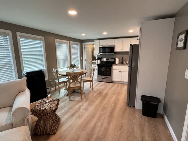 Building Photo - 301 Portsmouth Ave