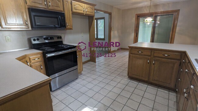 Building Photo - Beautiful and Spacious 3 Bedroom House!