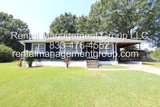 Building Photo - New On The Market! Cute! Cute! Cute! Better Hurry To See This One!!
