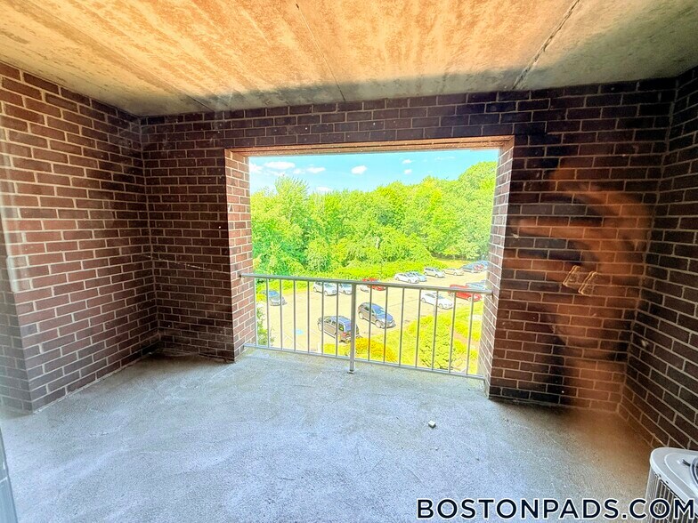 Building Photo - 40 Reservoir St