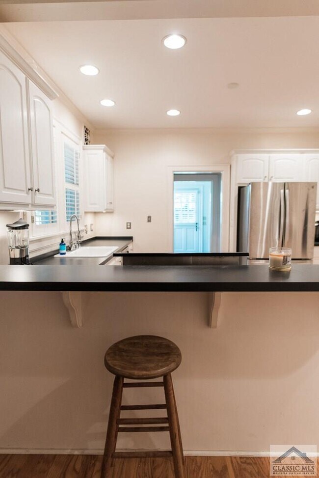 Building Photo - 285 Hampton Ct