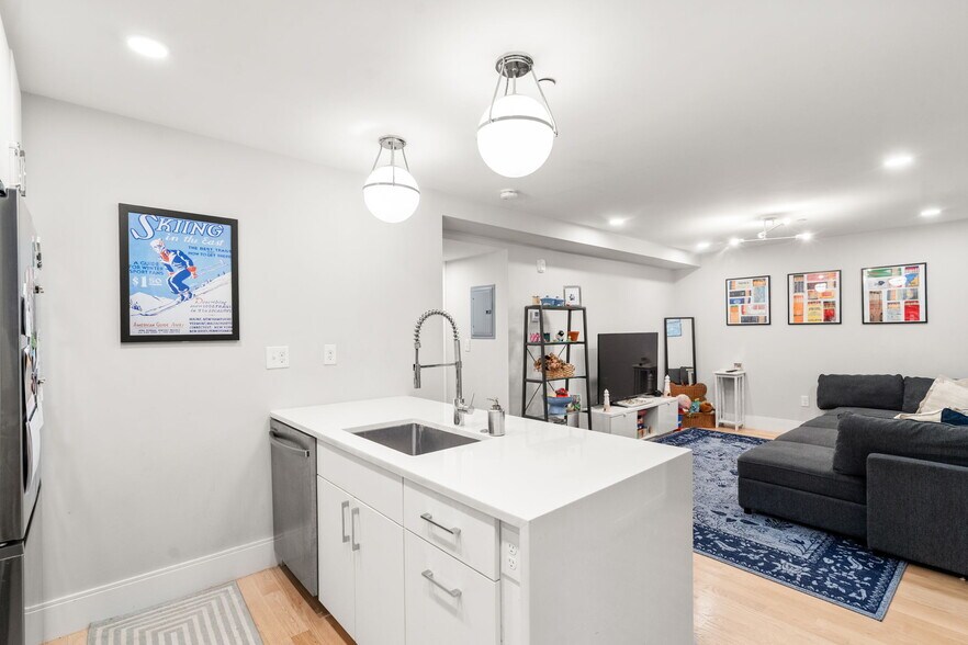 Building Photo - 10 Lamson Ct