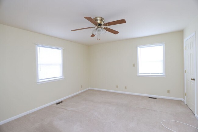 Building Photo - Spacious Brick Rancher in the heart of Tuckahoe in Westend!