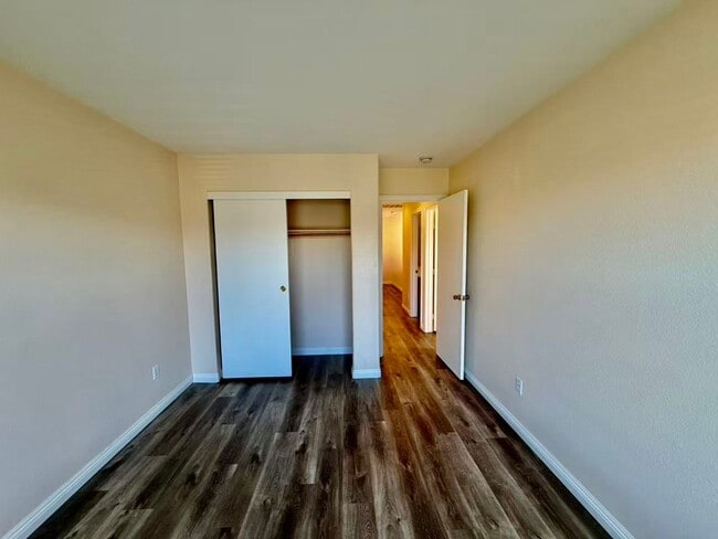 Building Photo - Well-maintained two-story home