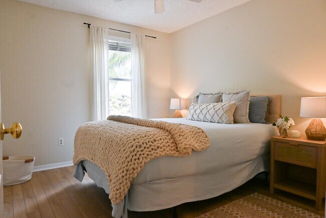 Building Photo - 12828 Meadowbreeze Dr