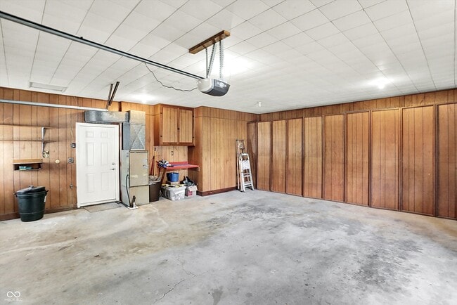 Building Photo - 303 E 4th St