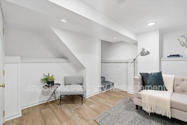 Building Photo - 2338 NW Hoyt St