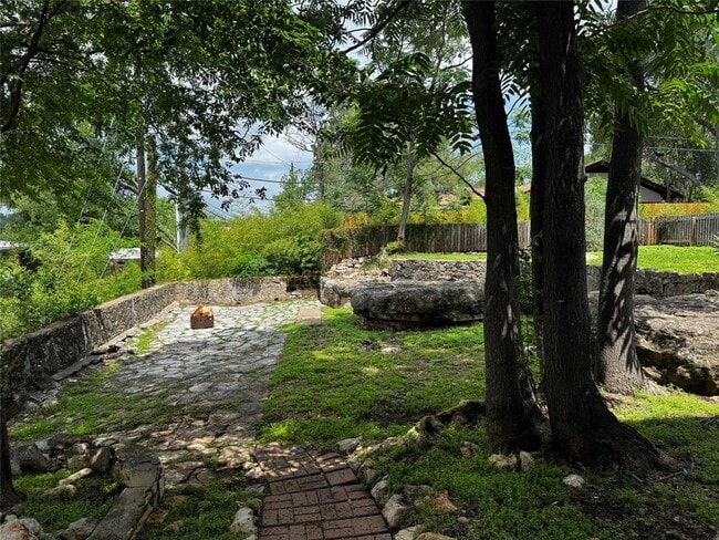 Building Photo - 1216 W 22nd St