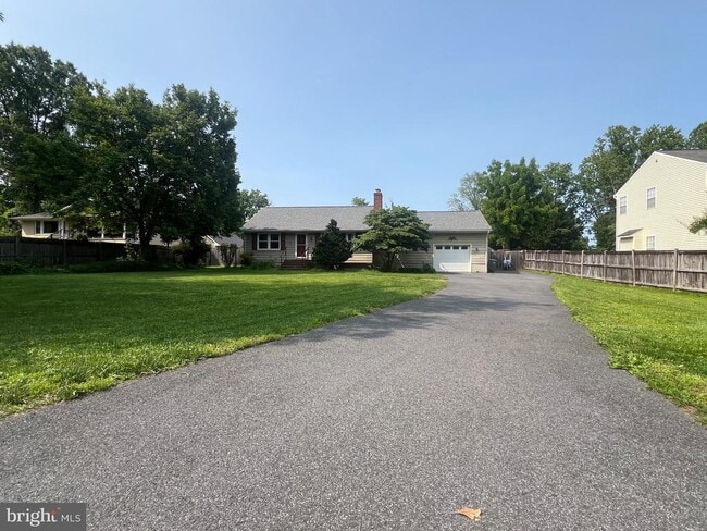 Building Photo - 10616 Oak Pl