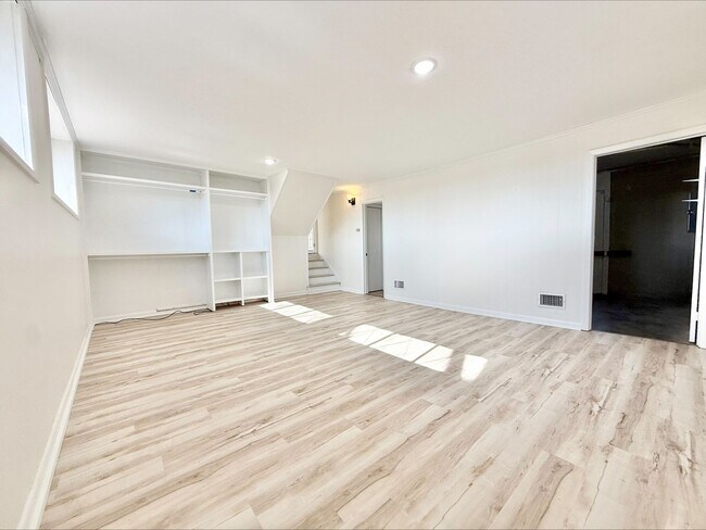 Building Photo - Brookside Beauty