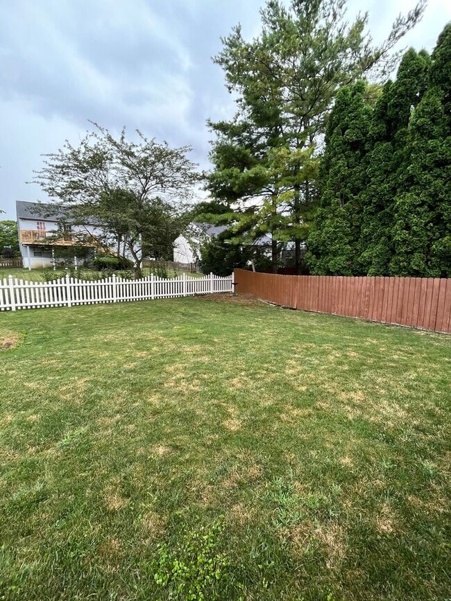 Building Photo - Charming 3-Bedroom Ranch Home with Fenced ...