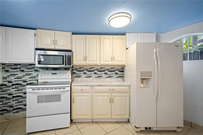 Building Photo - 2270 NE 135th Terrace